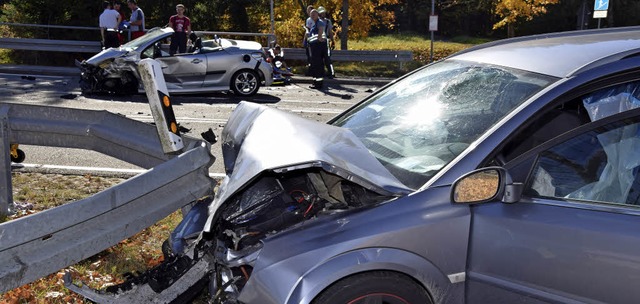 Schwerer Unfall auf der B315 bei Bonnd...s Cabrios verstarb noch am Unfallort.   | Foto: Kamera 24