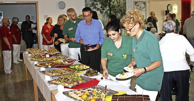 Zum Jubilum gab es ein reichhaltiges Buffet.   | Foto: Gerd Leutenecker