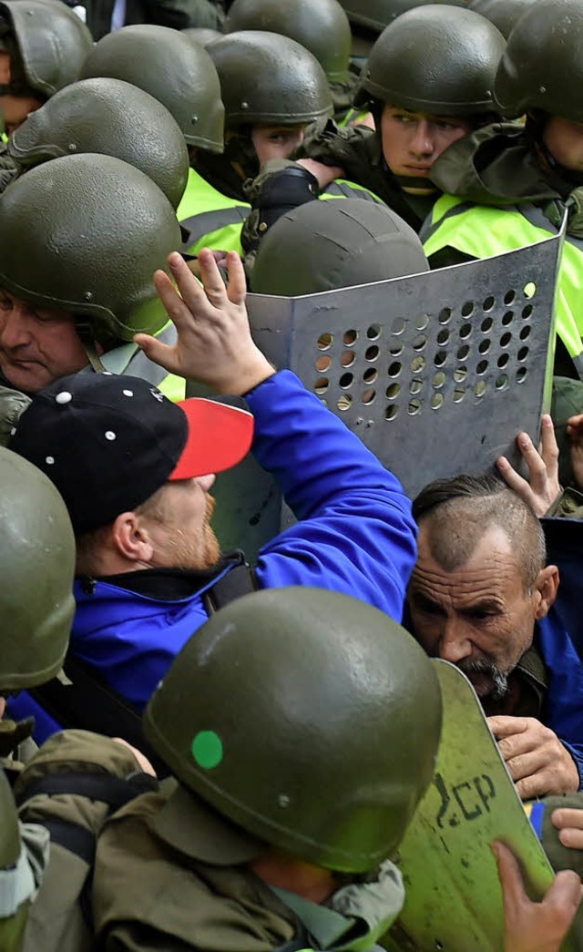 Gerangel in der Ukraine  | Foto: AFP