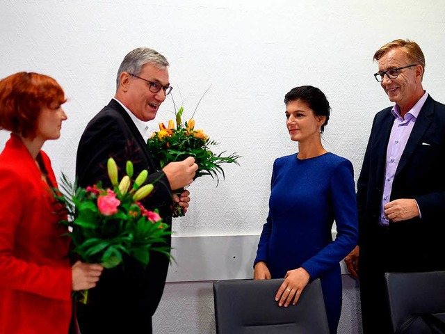 Nach der Bundestagswahl hatten die Par...Blumen berreicht. Jetzt gab es Zoff.   | Foto: dpa