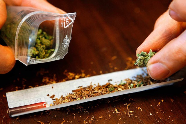 Ein weggeworfener Beutel mit Marihuana...in Lrrach in Bedrngnis (Symbolbild).  | Foto: dpa