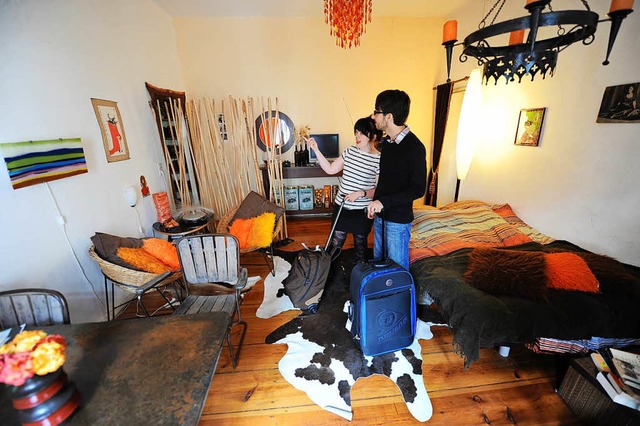 Auch wer ber  Airbnb ein Privatzimmer...bucht, soll knftig Gasttaxe bezahlen.  | Foto: Jens Kalaene