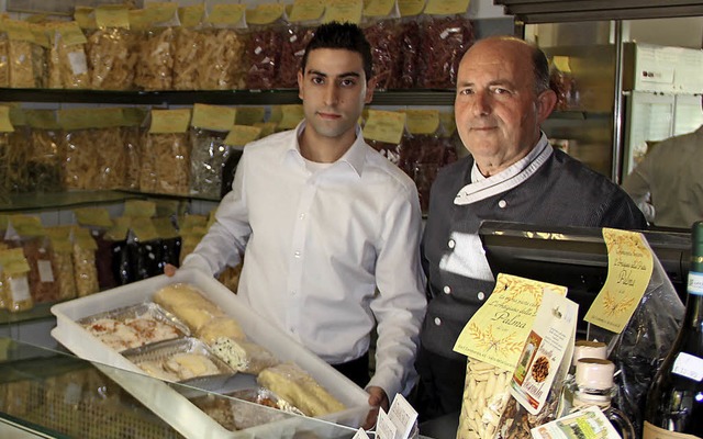 Simone Maio mit Vater und Inhaber Tori...keiten sind verkehrsgnstig gelegen.    | Foto: mow
