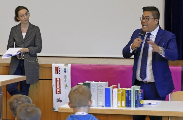 Corinne Widmer Lchinger und Quy Peter...ng der Kinderuni Stein/Bad Sckingen.   | Foto: Hrvoje Miloslavic