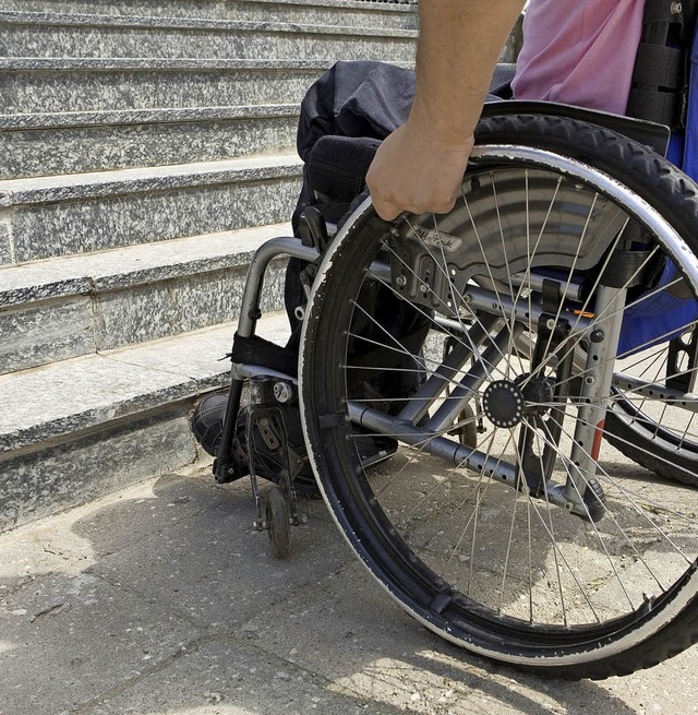 Selbst wenn die Stadt den Eingang zum ...kmen Rollstuhlfahrer trotzdem nicht.   | Foto: Symbolfoto: peppi18-fotolia.com
