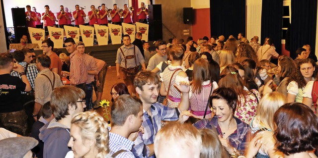 Die Holzhauermusik aus Radolfzell sorg... fr perfekte Stimmung im Konradsaal.   | Foto: Noeske