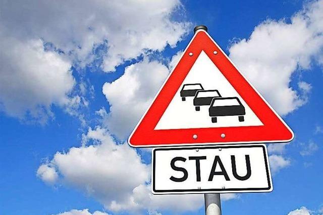 Autotransporter umgestrzt – lngerer Stau auf A5