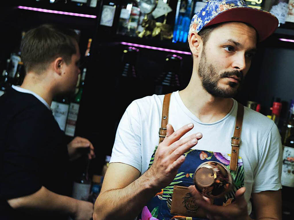 Leckere Drinks, frische Zutaten und eine lssige Atmosphre: Das ist das Konzept der One Trick Pony Bar in Freiburg Oberlinden. Die Bartender Boris Grner, Andi Schler und Jan Jahli stehen hier hinter der Theke.