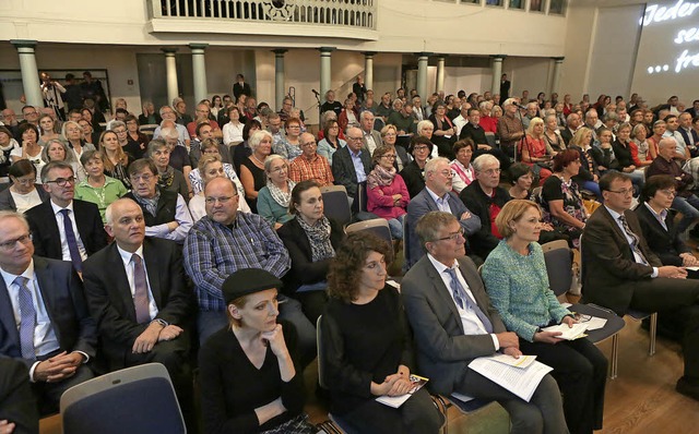 Viel Interesse fand im Salmen die von ...tsachen. Was uns zusammenhlt&#8220;.   | Foto: Christoph Breithaupt