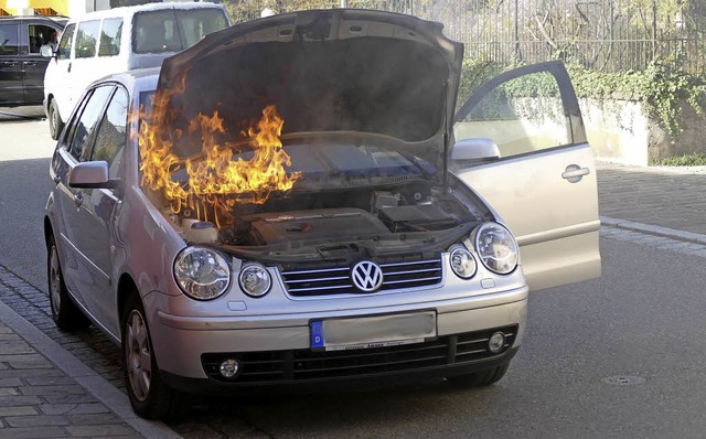 Der VW Polo stand in Flammen.   | Foto: Alexander Huber