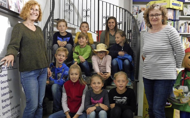 Edith Essl (links) vom Binzener Kinder...astl beim Leseabend in Weil am Rhein.   | Foto: Privat