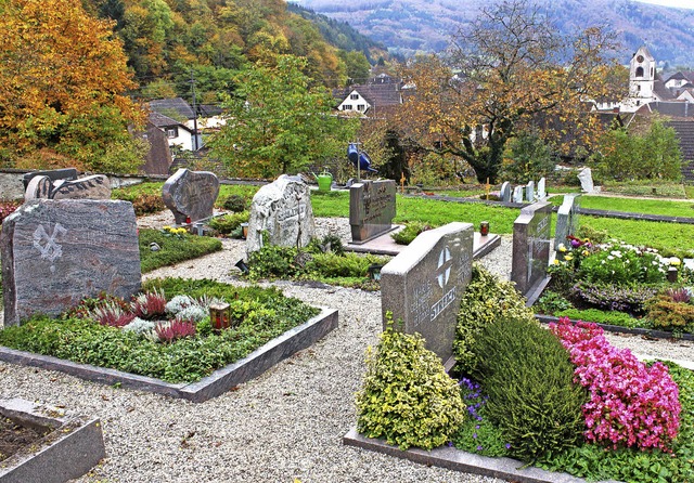 Wo genau es auf dem Wiesleter Friedhof... Heinz Eichin keine Antwort bekommen.   | Foto: Heiner Fabry