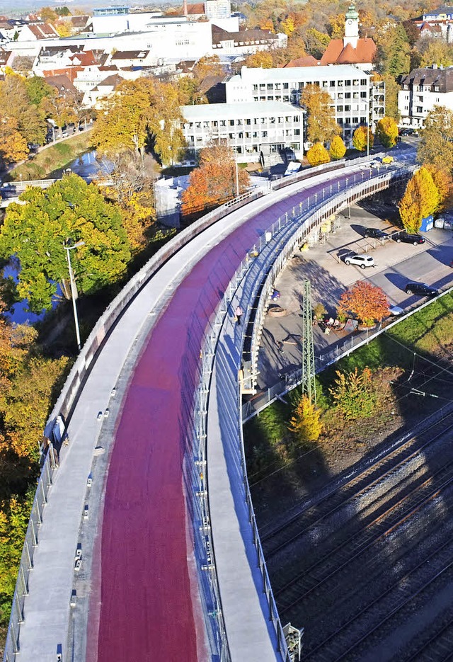 Als rotes Band zeigt sich die Schellen... baldige Vollendung der Manahme an.    | Foto: Roger Mller