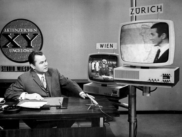 &#8222;Ganoven-Ede&#8220; alias Eduard...rmann im ZDF-Studio (undatiertes Bild)  | Foto: dpa