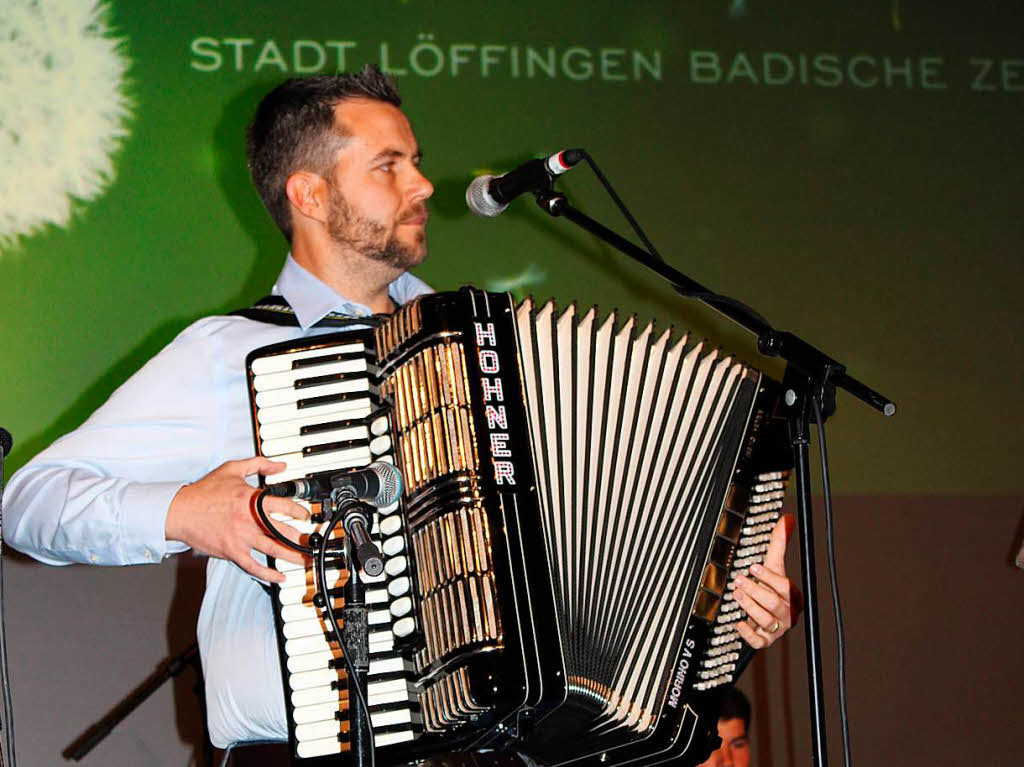 Akkordeonist Michael Maier vom Musikprojekt Baarfuss, das sich den zweiten Jurypreis erspielte. 