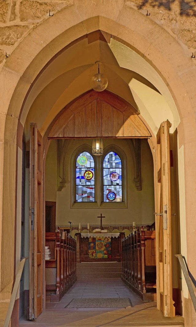 Blick durchs Portal ins Innere der eva...gelischen Gemeinde seit dem Jahr 898.   | Foto: Evang. Kirchengemeinde