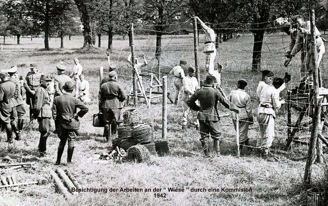 Eine Kommission besichtigt 1942 die  Arbeiten an der Wiese.  | Foto: Bestand Rudolf Vetter/ZVG Landratsamt ...lle ffentlichkeitsarbeit und Kreistag