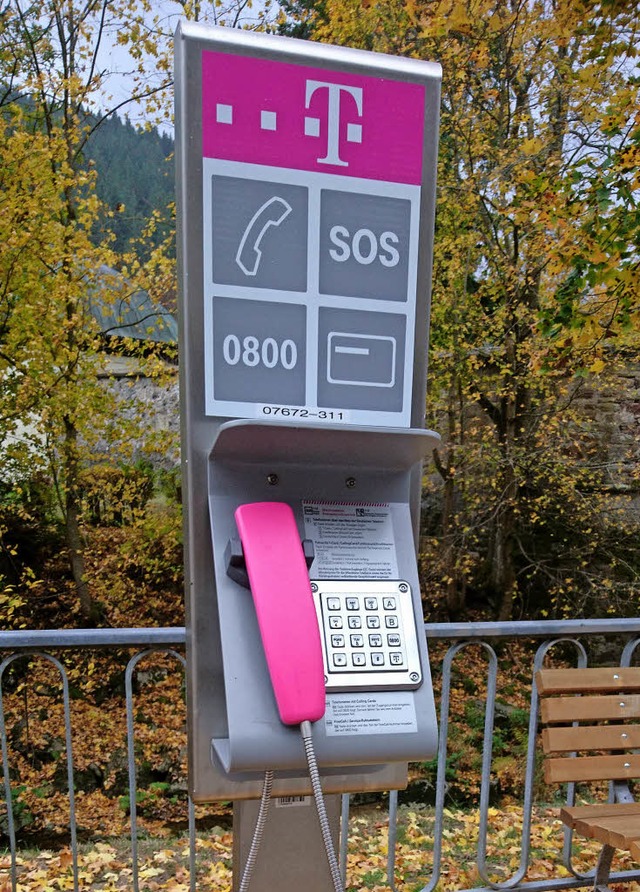 Auch die Basistelefone, wie dieses an ... sollen in Dachsberg abgebaut werden.   | Foto: Sebastian Barthmes