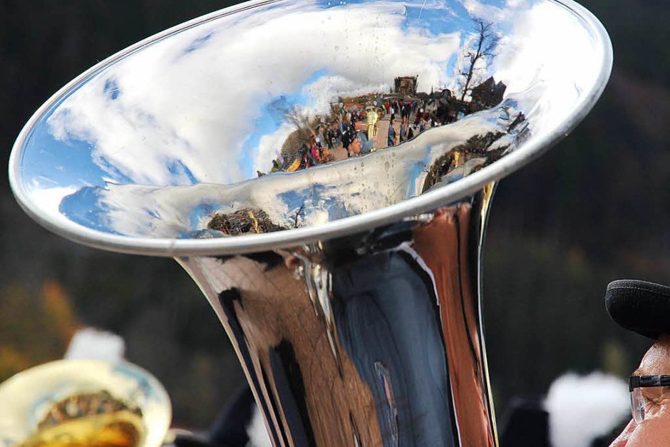 Auch blauer Himmel zeigte sich und spiegelt sich in den Instrumenten wieder. (Foto: Eva Korinth) Auch blauer Himmel zeigte sich und spiegelt sich in den Instrumenten wieder. (Foto: Eva Korinth)