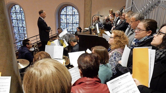 Die 43 Sngerinnen und Snger des Jube...nst mit einem hervorragenden Konzert.   | Foto: Fotos: Kurt Meier