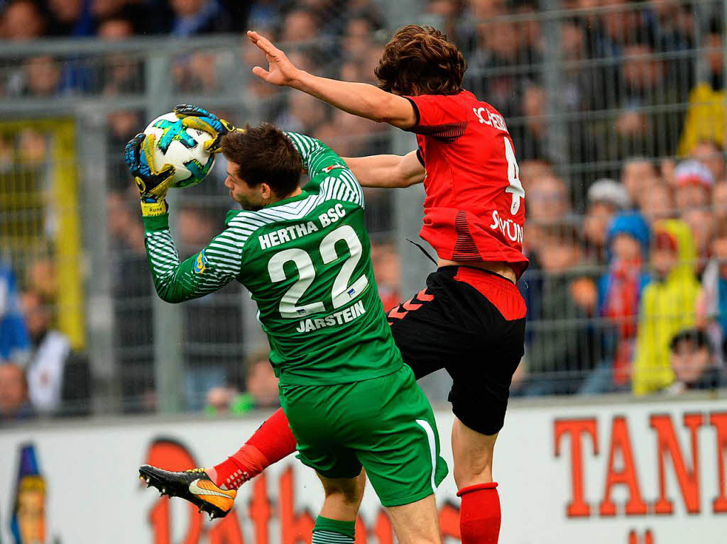 Caglar Sync hier im Einsatz gegen Hertha-Keeper Jarstein.