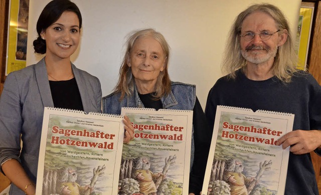 Autorin Sandhya Hasswani (links) und d...ntierten den neuen Hotzenwaldkalender.  | Foto: Christiane Sahli