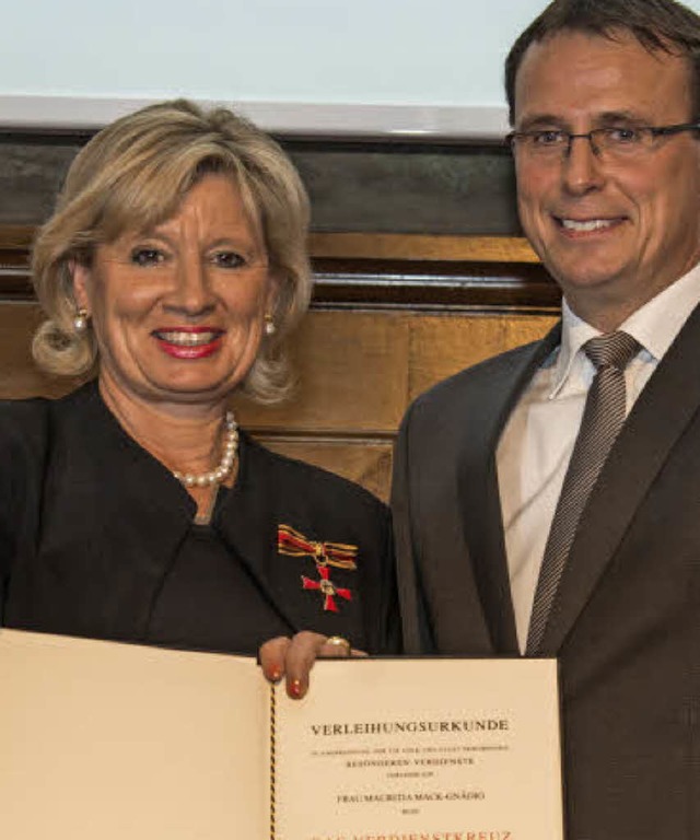 Mauritia Mack und Laudator Volker Schebesta.  | Foto: Olaf Michel