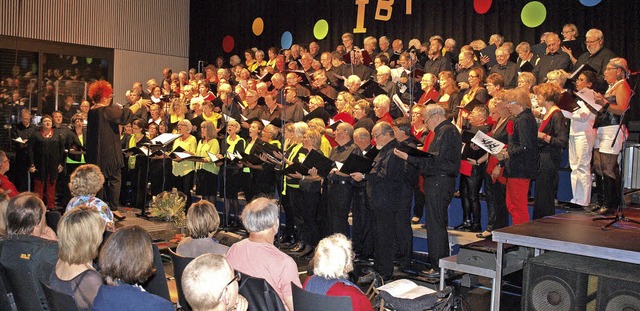 Ein groartiges Bild gaben die 144 Sn...rla&#8220; in der Tumringer Halle ab.   | Foto: Paul Schleer