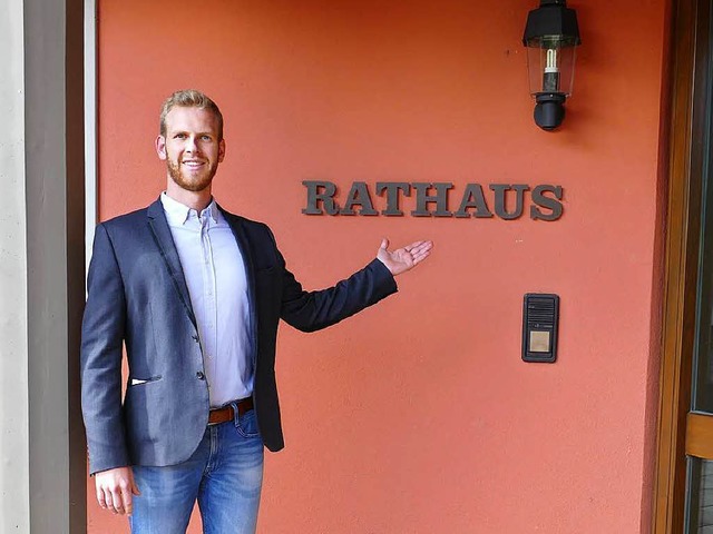 Benedikt Eckerle zieht als Brgermeister ins Ihringer Rathaus ein.  | Foto: Gerold Zink