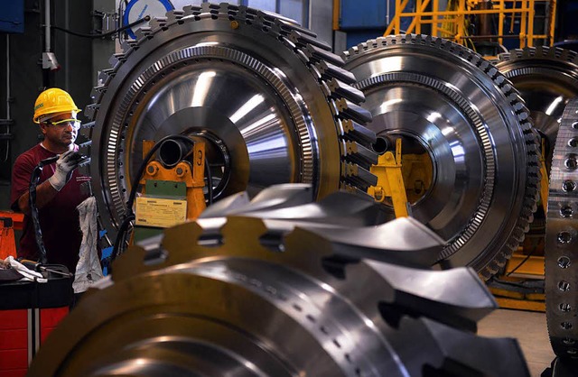 Siemens-Mitarbeiter beim Gasturbinenbau  | Foto: AFP