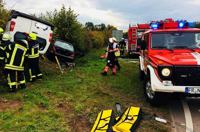 Der Fahrer des Citron war  schwer verletzt im Fahrzeug eingeklemmt.  | Foto: Feuerwehr Neuenburg