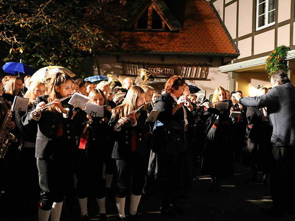 Musiker aus Ihringen und Wasenweiler spielten ein Stndchen.