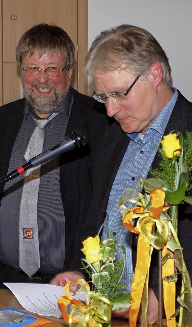 Abschied fr Wolfgang Schmitt: Ralf Te...aus, was Schmitt (links) auszeichnet.   | Foto: Haberer