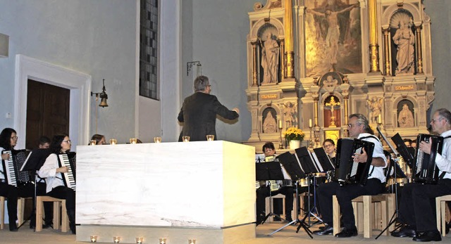 Mit  einem  grandiosen gemeinsamen  Ki...norchester  Heitersheim das Publikum.   | Foto: Ingeborg Grziwa