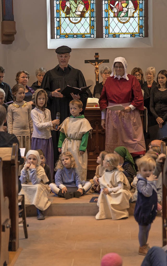 Eine Szene aus dem Singspiel: Die Kind...ter  Luther aus ihrem Leben erzhlen.   | Foto: Olaf Michel
