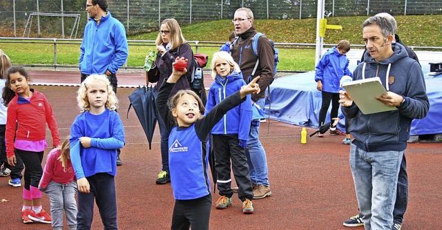 Trotz migem Wetter  mit Spa bei der...es TuS Hllstein im Wiesentalstadion.   | Foto: Ralph Lacher