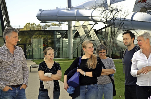 Architekt Andreas Ditschuneit (l.) und...architektonischen Entdeckungstour ein.  | Foto: reim