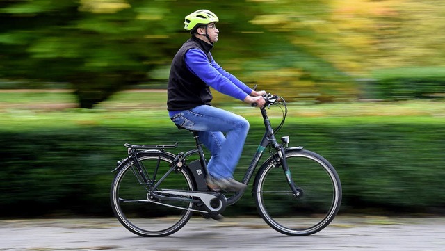 E-Bikes werden zunehmend nachgefragt.  | Foto: dpa