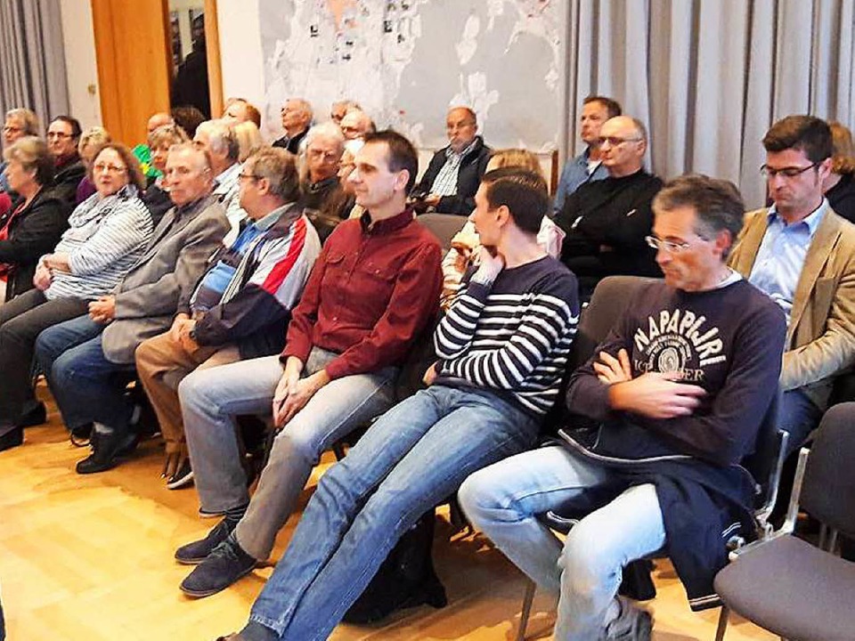 Das Interesse an der Gemeinderatssitzu...er der Munitionsfabrik waren gekommen.  | Foto: Kramberg