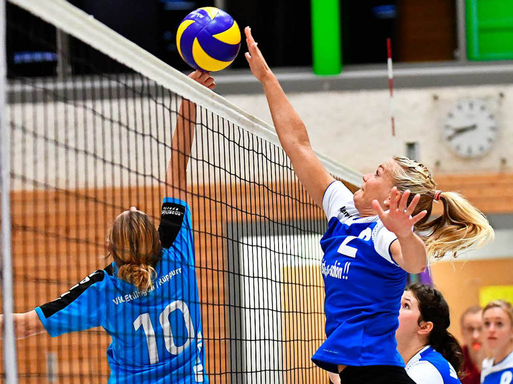 Impressionen rund um den Dreisatz-Erfolg der Umkircher Volleyballerinnen gegen Ettlingen/Rppurr in der Neuen Sporthalle Opfingen.