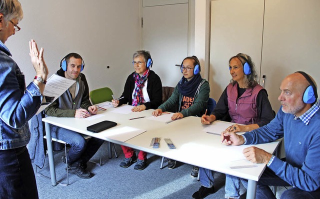 Beim Selbstversuch sollen Besucher mit...ng einer Unterrichtssituation folgen.   | Foto: Erich Krieger