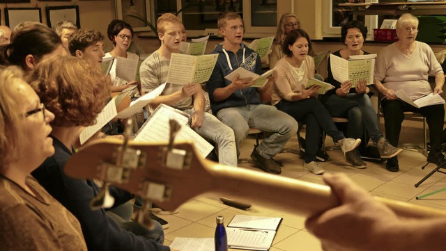 Der Gesangverein Egringen probt  fr s...jetzt aufstehen und auswendig.&#8220;   | Foto: Victoria Langelott
