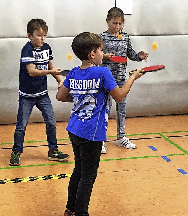 15 Kinder erspielen das Tischtennis-Sp...hen in der Schopfheimer Vicemooshalle.  | Foto: Privat
