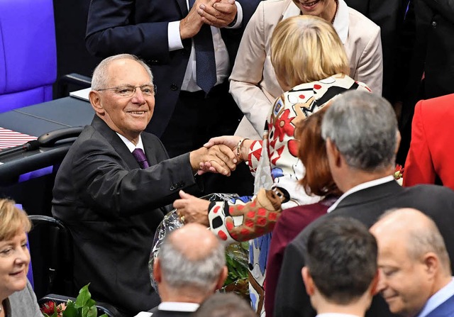 Gratulation fr den neu gewhlten Prsidenten des Bundestags, Wolfgang Schuble  | Foto: dpa