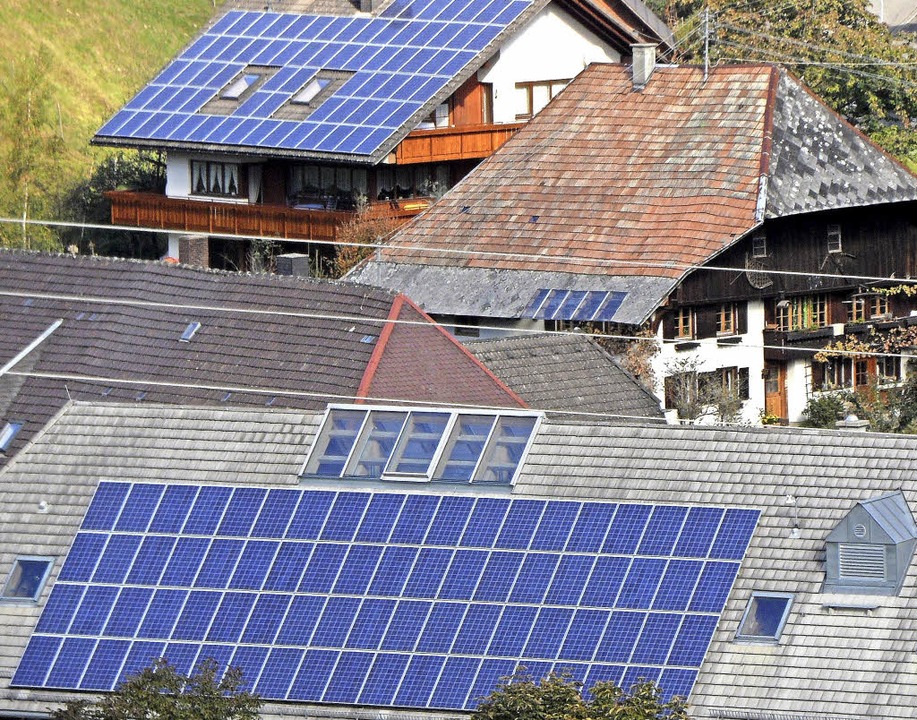Photovoltaik zahlt sich aus: In Kirchz...o sich der Betrieb einer Anlage lohnt.  | Foto: Markus Donner