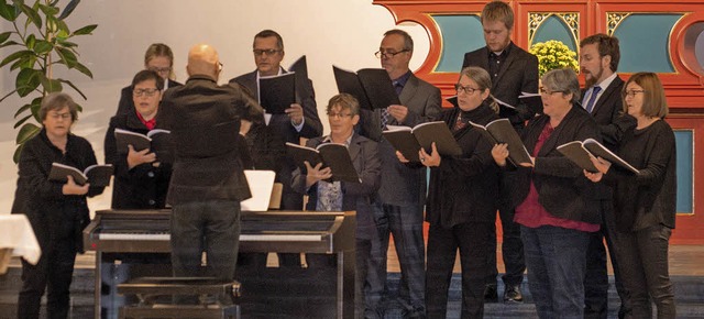 Der Kirchenchor der Pfarrgemeinde St. ...em geistlichen Konzert in Kippenheim.   | Foto: Olaf Michel