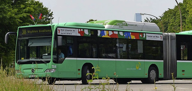 Der Bus der Linie 38 an der Schulzentrum-Kreuzung  | Foto: Martin Eckert