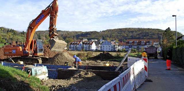 An der Markgrafenstrae laufen zurzeit...n grerer Regenwasserkanal eingebaut.  | Foto: Thomas Loisl Mink