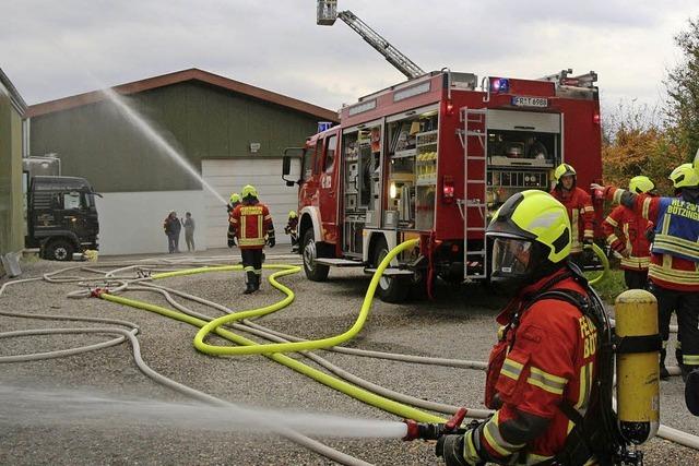 Feuerwehr simuliert Lscheinsatz