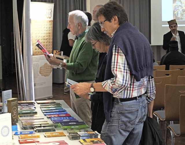 Auch Nichtmuslime  waren an der  Veran... Ahmadiyya-Gemeinschaft interessiert.   | Foto: Martina David-Wenk